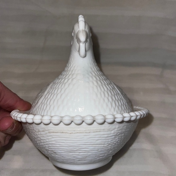 1960's Vtg Indiana Glass Nesting Hen Hen on Nest Covered Chicken dish Milk Glass - Picture 2 of 8